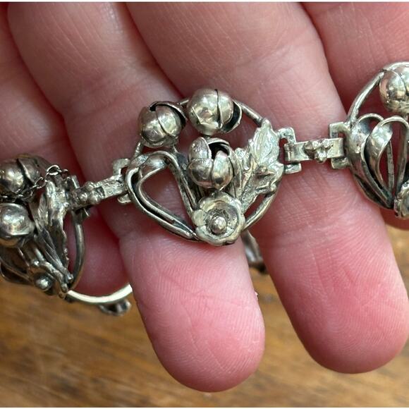 Hobe Sterling Silver floral pendants bracelet linked panel chain & safety chain - Picture 6 of 13